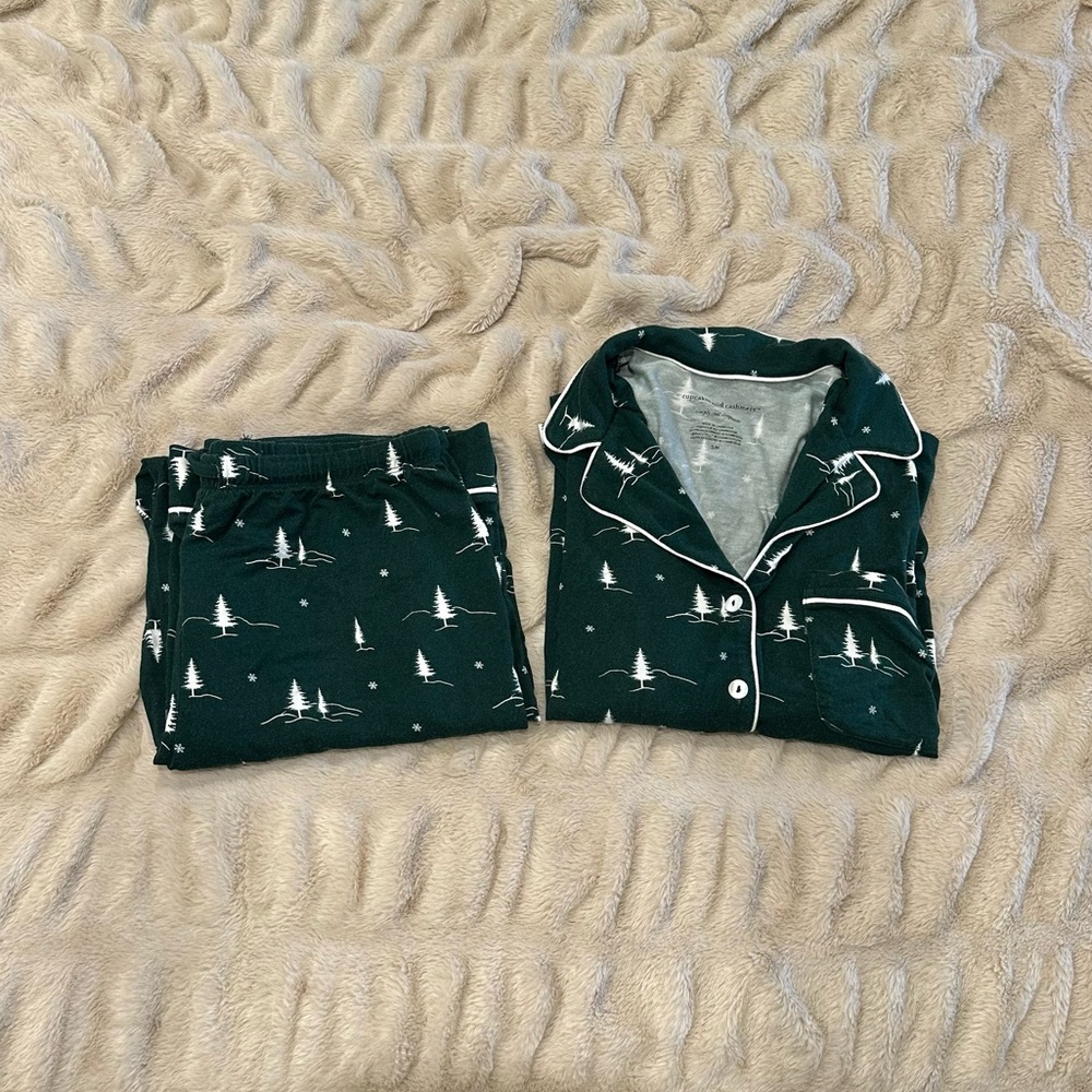 cupcakes & cashmere Green Pajama Set